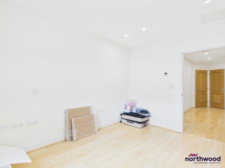 2 bedroom Flat to let in Darley Road, Meads, Eastbourne, BN20