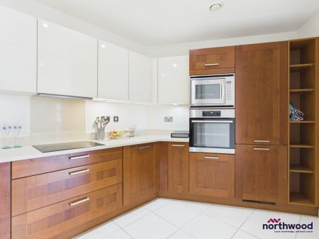 2 bedroom Flat to let in Darley Road, Meads, Eastbourne, BN20