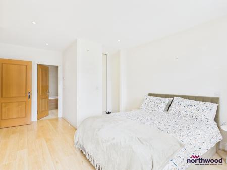 2 bedroom Flat to let in Darley Road, Meads, Eastbourne, BN20