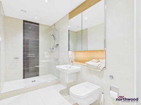 2 bedroom Flat to let in Darley Road, Meads, Eastbourne, BN20