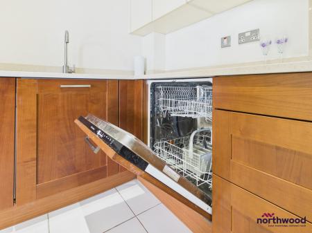 2 bedroom Flat to let in Darley Road, Meads, Eastbourne, BN20