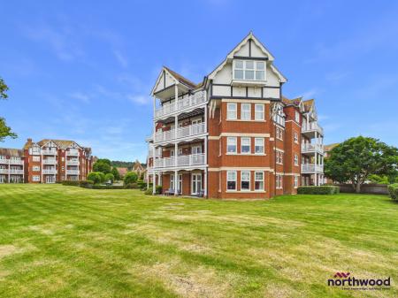 2 bedroom Flat to let in Darley Road, Meads, Eastbourne, BN20