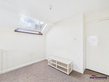 1 bedroom Studio flat for sale in Jevington Gardens, Lower Meads, Eastbourne, BN21