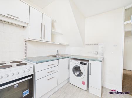 1 bedroom Studio flat for sale in Jevington Gardens, Lower Meads, Eastbourne, BN21