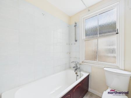 1 bedroom Studio flat for sale in Jevington Gardens, Lower Meads, Eastbourne, BN21