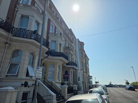 1 bedroom Studio flat for sale in Jevington Gardens, Lower Meads, Eastbourne, BN21