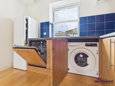 2 bedroom Flat to let in Robertson Terrace, Hastings, TN34