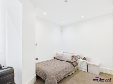 2 bedroom Flat to let in Hartington Place, Eastbourne, BN21