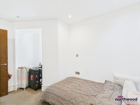 2 bedroom Flat to let in Hartington Place, Eastbourne, BN21