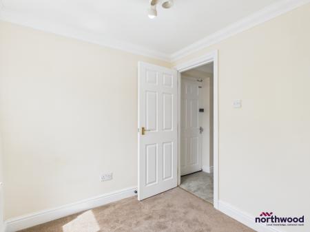2 bedroom Flat for sale in Queens Gardens, Eastbourne, BN21