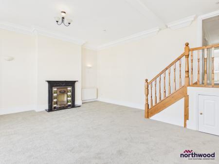 2 bedroom Flat for sale in Queens Gardens, Eastbourne, BN21