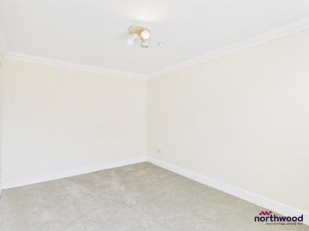 2 bedroom Flat for sale in Queens Gardens, Eastbourne, BN21