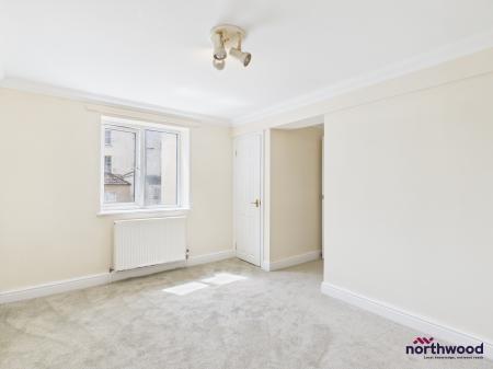 2 bedroom Flat for sale in Queens Gardens, Eastbourne, BN21