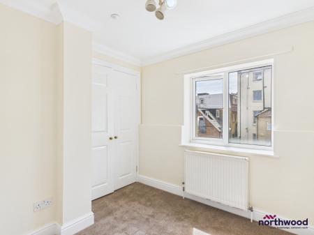 2 bedroom Flat for sale in Queens Gardens, Eastbourne, BN21
