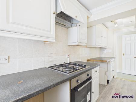 2 bedroom Flat for sale in Queens Gardens, Eastbourne, BN21