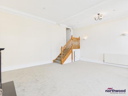 2 bedroom Flat for sale in Queens Gardens, Eastbourne, BN21
