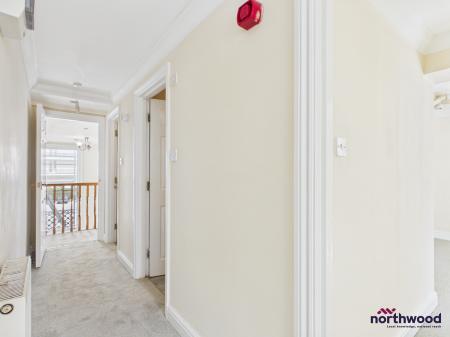 2 bedroom Flat for sale in Queens Gardens, Eastbourne, BN21