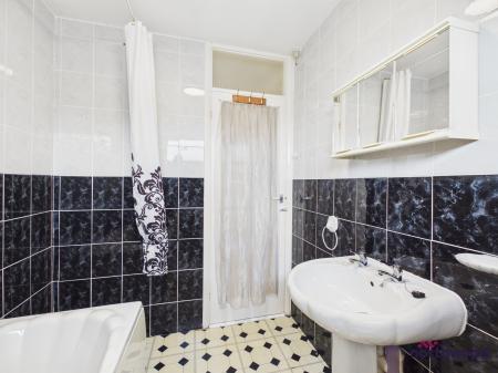 1 bedroom Flat to let in Ratton Road, Upperton, Eastbourne, BN21