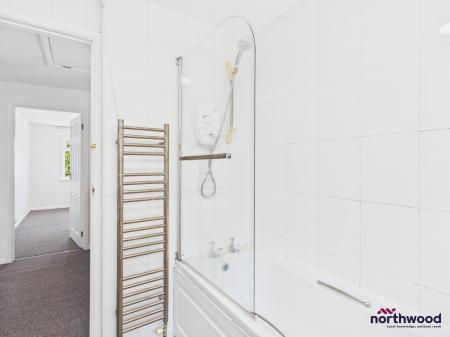 3 bedroom Semi-detached house to let in Downsview Way, Hailsham, BN27