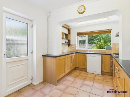 3 bedroom Semi-detached house to let in Downsview Way, Hailsham, BN27