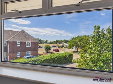 3 bedroom Semi-detached house to let in Downsview Way, Hailsham, BN27