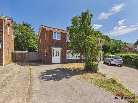 3 bedroom Semi-detached house to let in Downsview Way, Hailsham, BN27