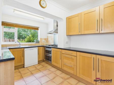 3 bedroom Semi-detached house to let in Downsview Way, Hailsham, BN27