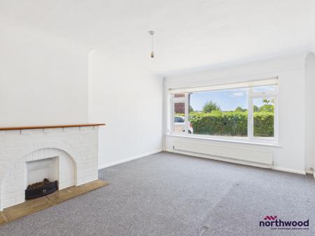 3 bedroom Semi-detached house to let in Downsview Way, Hailsham, BN27