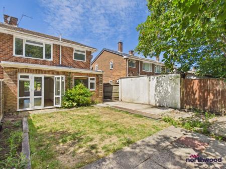 3 bedroom Semi-detached house to let in Downsview Way, Hailsham, BN27