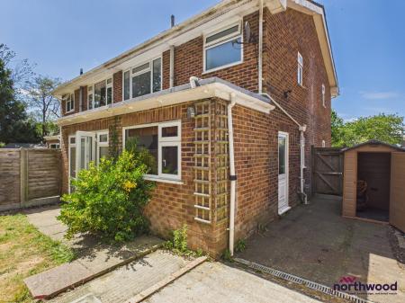3 bedroom Semi-detached house to let in Downsview Way, Hailsham, BN27
