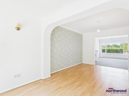 3 bedroom Semi-detached house to let in Downsview Way, Hailsham, BN27