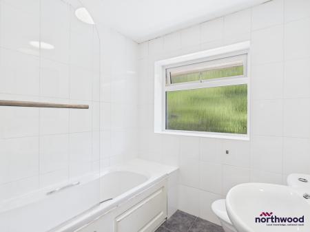 3 bedroom Semi-detached house to let in Downsview Way, Hailsham, BN27