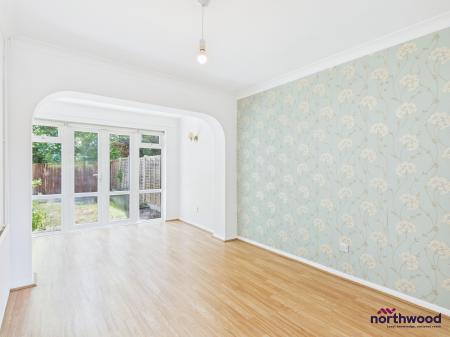 3 bedroom Semi-detached house to let in Downsview Way, Hailsham, BN27