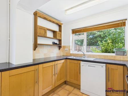 3 bedroom Semi-detached house to let in Downsview Way, Hailsham, BN27