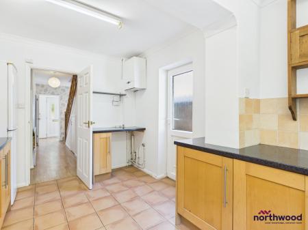3 bedroom Semi-detached house to let in Downsview Way, Hailsham, BN27