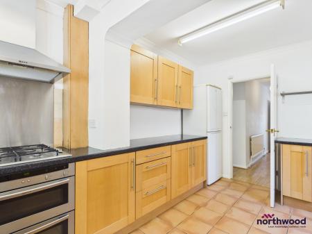 3 bedroom Semi-detached house to let in Downsview Way, Hailsham, BN27