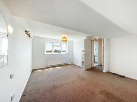 4 bedroom Terraced House to let in Queens Crescent, St Anthony's Hill, Eastbourne, BN23