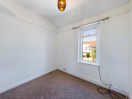 4 bedroom Terraced House to let in Queens Crescent, St Anthony's Hill, Eastbourne, BN23