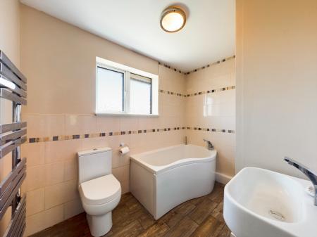 4 bedroom Terraced House to let in Queens Crescent, St Anthony's Hill, Eastbourne, BN23