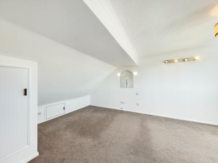 4 bedroom Terraced House to let in Queens Crescent, St Anthony's Hill, Eastbourne, BN23