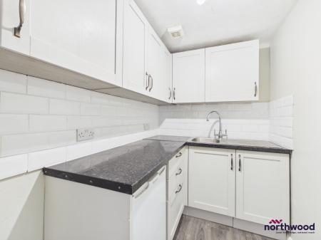 1 bedroom Ground floor flat to let in Howard Square, Eastbourne, BN21