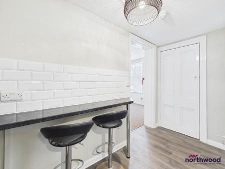 1 bedroom Ground floor flat to let in Howard Square, Eastbourne, BN21
