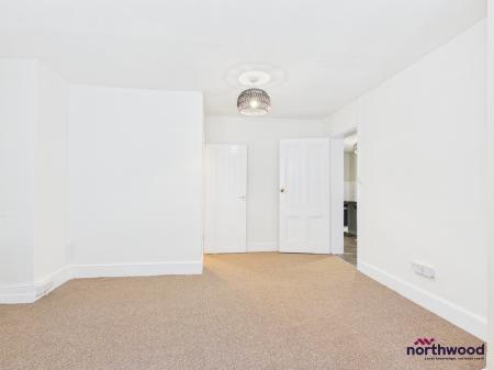 1 bedroom Ground floor flat to let in Howard Square, Eastbourne, BN21