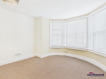 1 bedroom Ground floor flat to let in Howard Square, Eastbourne, BN21