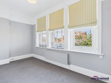 2 bedroom Flat to let in Grassington Road, Lower Meads, Eastbourne, BN20