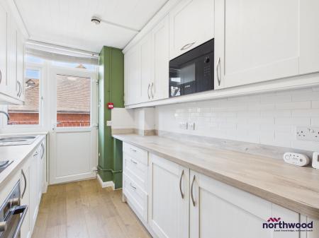 2 bedroom Flat to let in Grassington Road, Lower Meads, Eastbourne, BN20