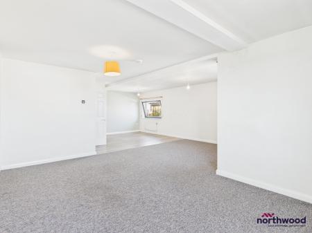 2 bedroom Flat to let in Hartfield Road, Upperton, Eastbourne, BN21