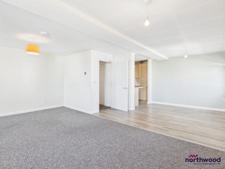2 bedroom Flat to let in Hartfield Road, Upperton, Eastbourne, BN21