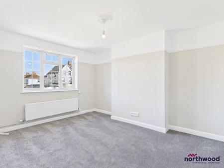 2 bedroom Flat to let in Seaside, Roselands, Eastbourne, BN22
