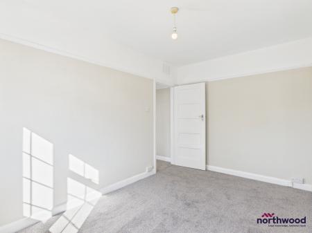2 bedroom Flat to let in Seaside, Roselands, Eastbourne, BN22